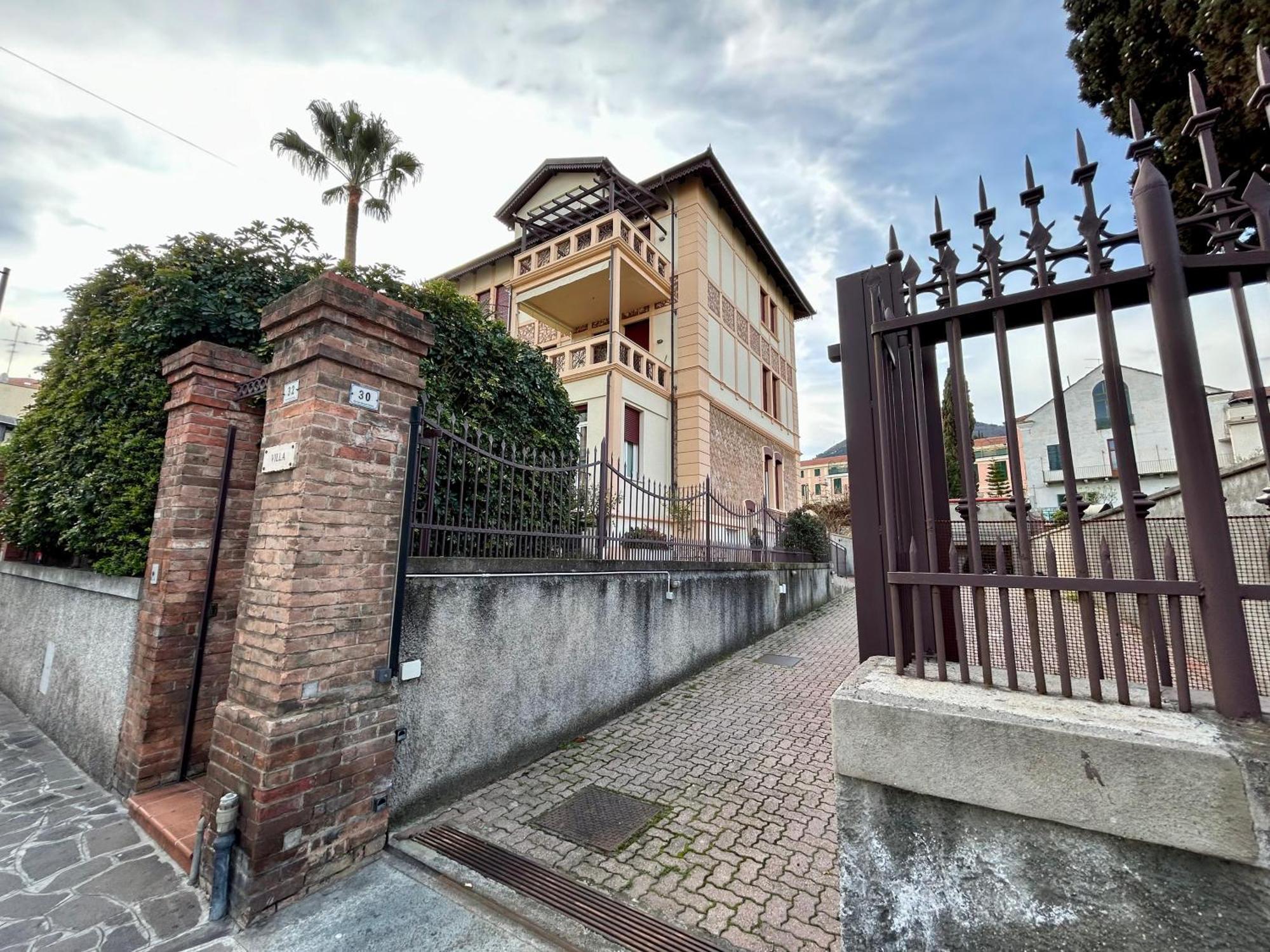 Villa In Alassio Centro