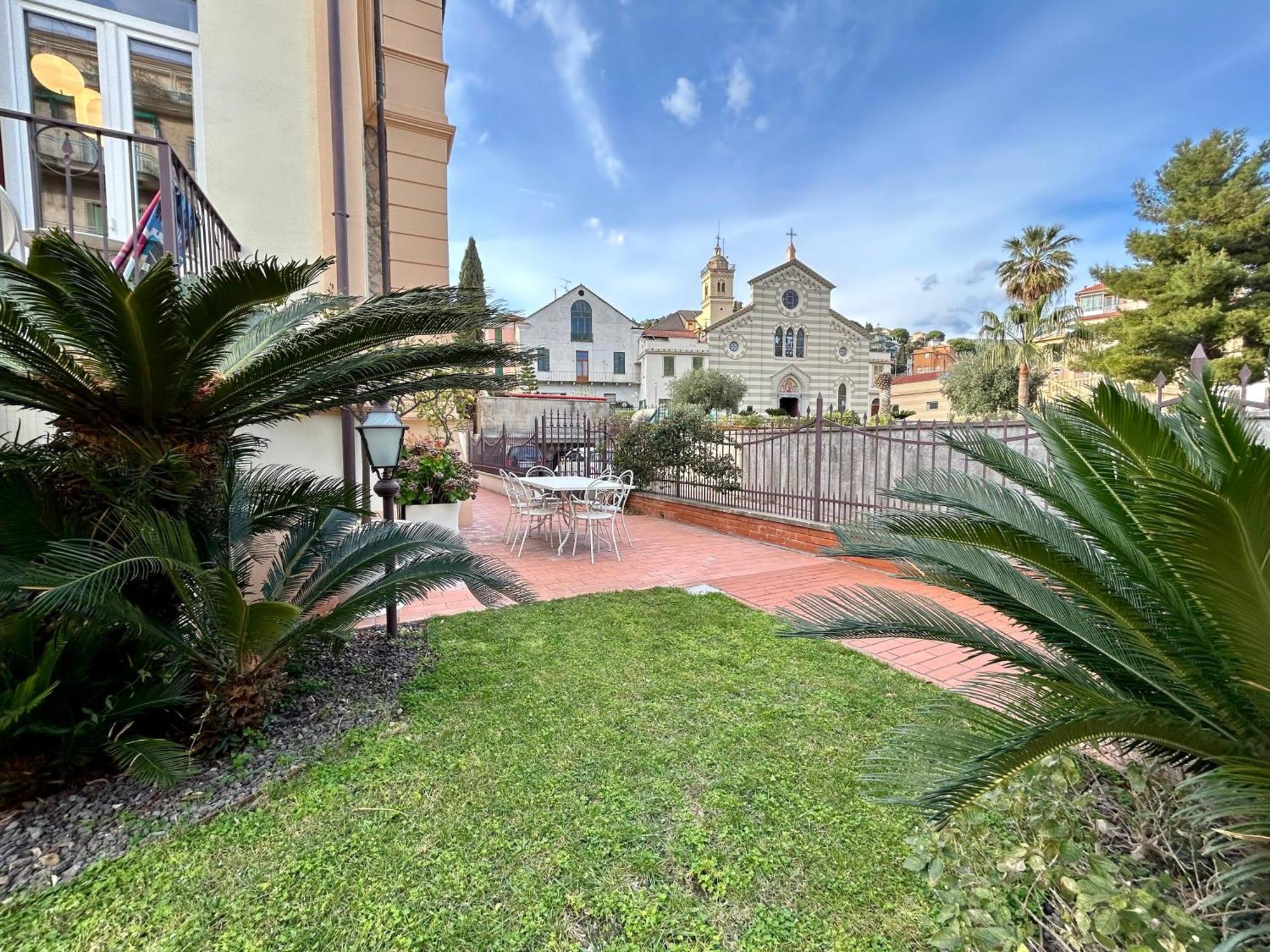 Villa In Alassio Centro Apartment