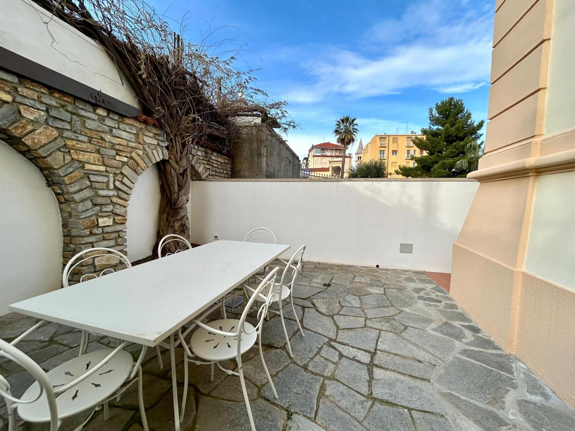 Villa In Alassio Centro Apartment *